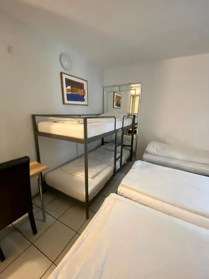 Hotel Moji Koeln Sieversstrasse 2*, Кёльн